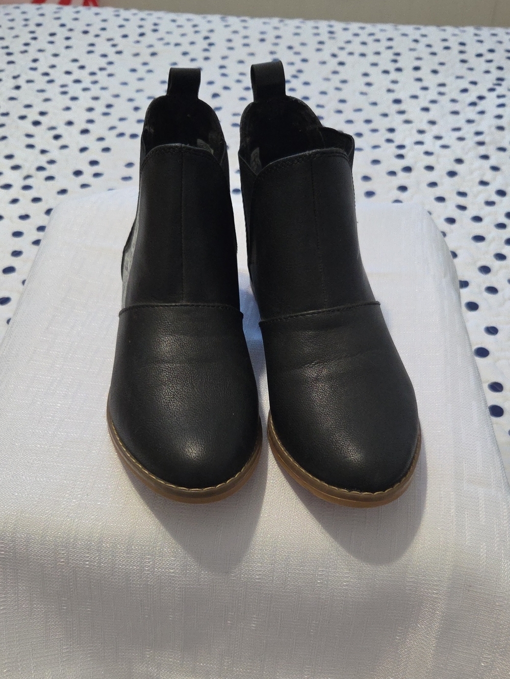 Rocket Dog Black Chelsea Ankle Boots with Tan Sole